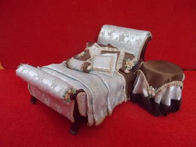 Elegant 2 pieceBespaq bed and table