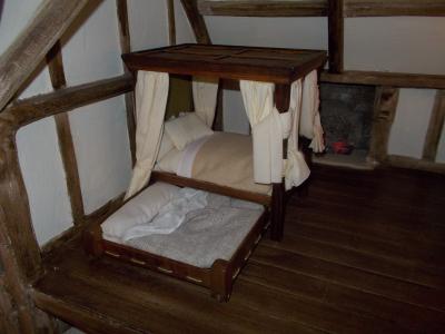 Custom English Tester & Truckle Bed